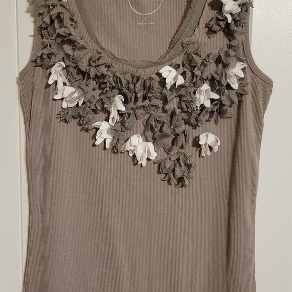 Tank Top with Applique Flowers Sleeveless Size Small Stretchy - Picture 2 of 4